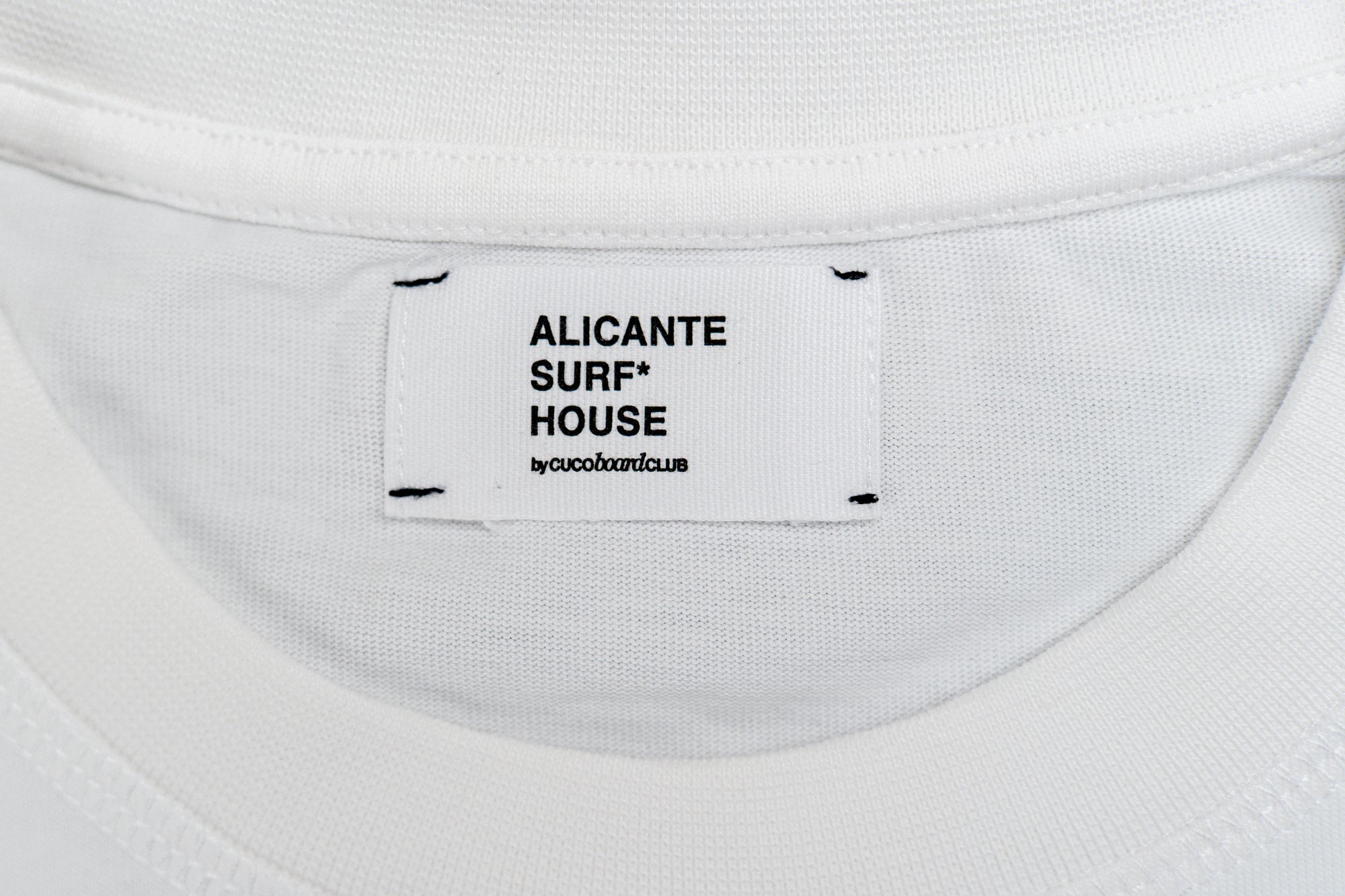 White Tee Alicante Surf* House by Cuco Board Club