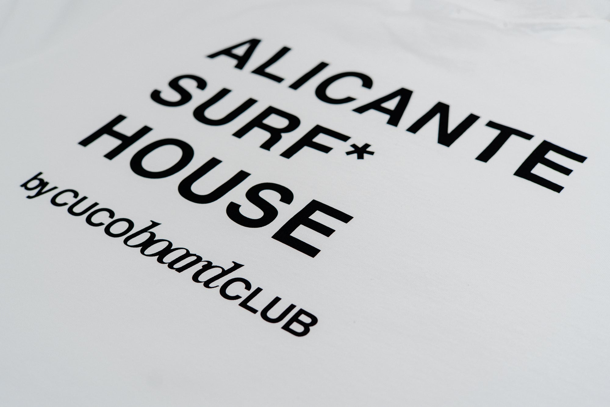 White Tee Alicante Surf* House by Cuco Board Club